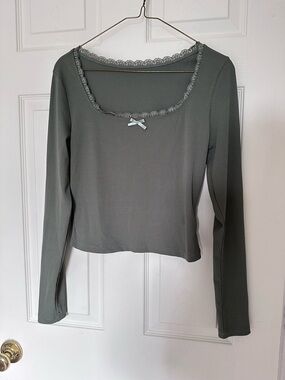 Long-Sleeve Lace Trim Scoop Neck Top in Sage